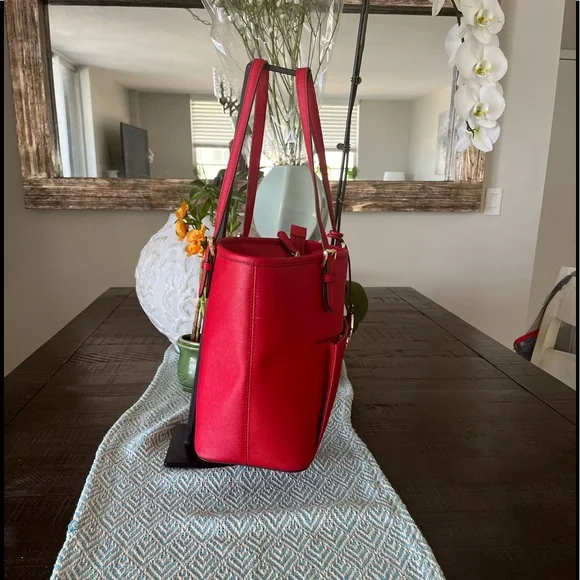 Michael Kors Tote (Red) w/Gold Hardware. - Picture 10 of 10